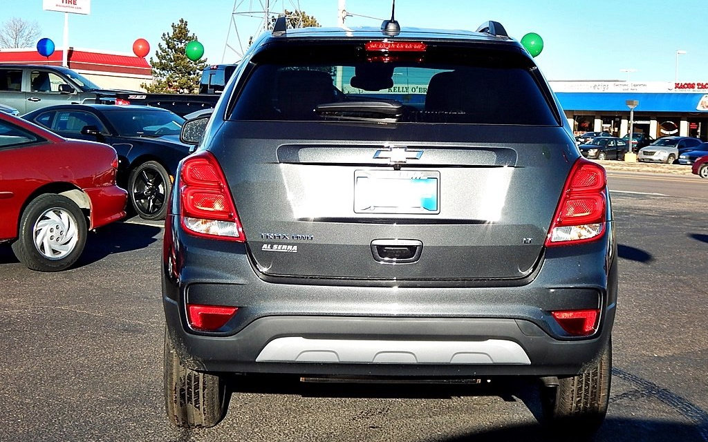 Comparison Chevrolet Trax Lt 2017 Vs Chevrolet